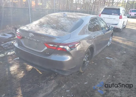 2022 Toyota Camry Le z USA, uszkodzony, nr VIN 4T1C11AK2NU666255